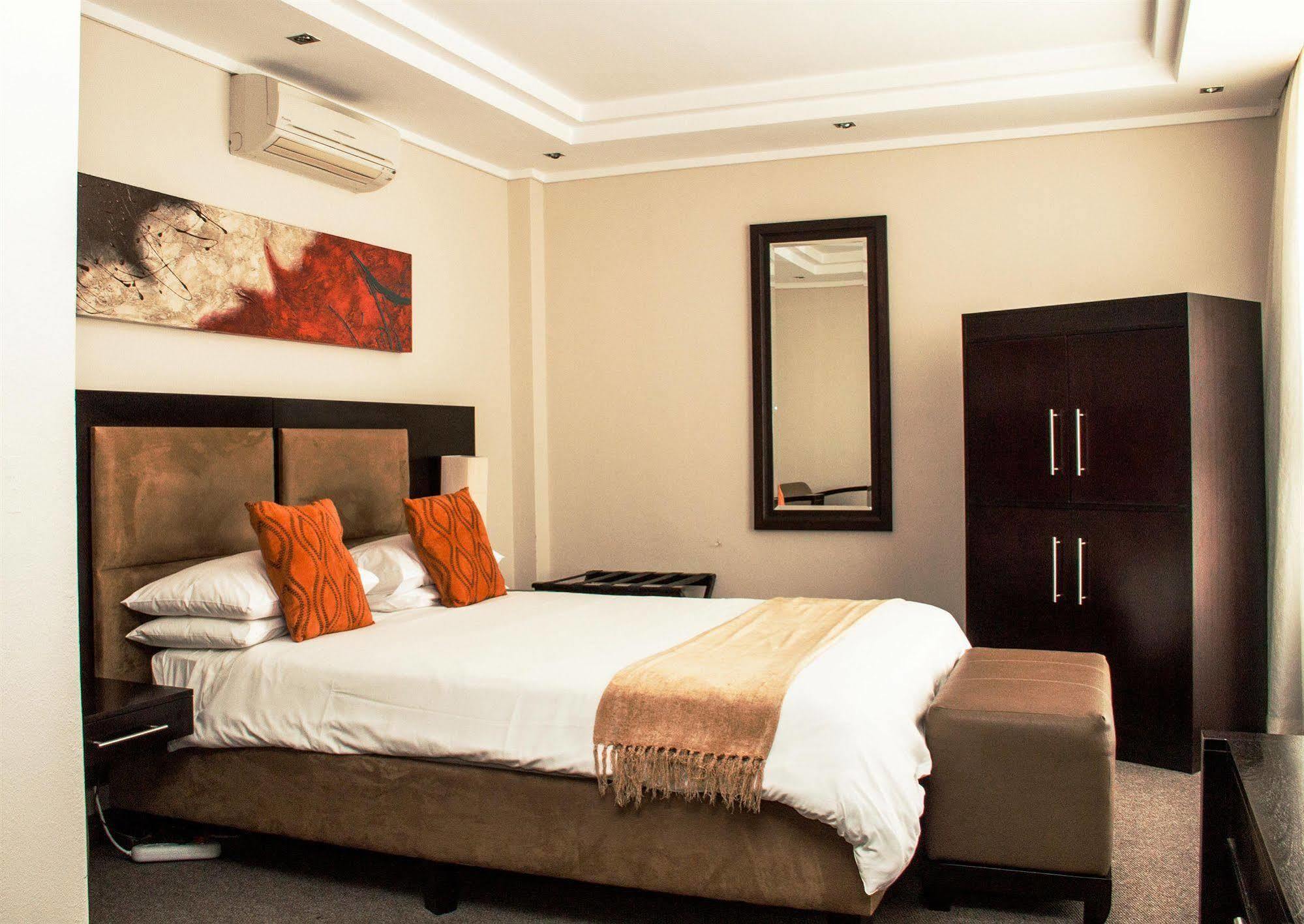 Urban Chic Boutique Hotel & Cafe Cape Town Exterior photo