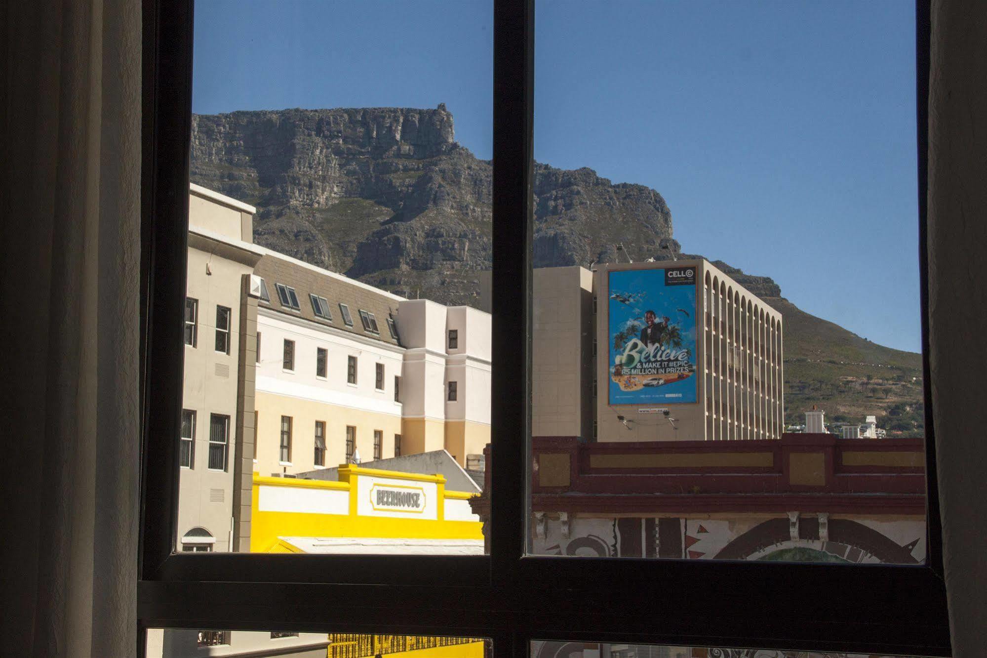 Urban Chic Boutique Hotel & Cafe Cape Town Exterior photo