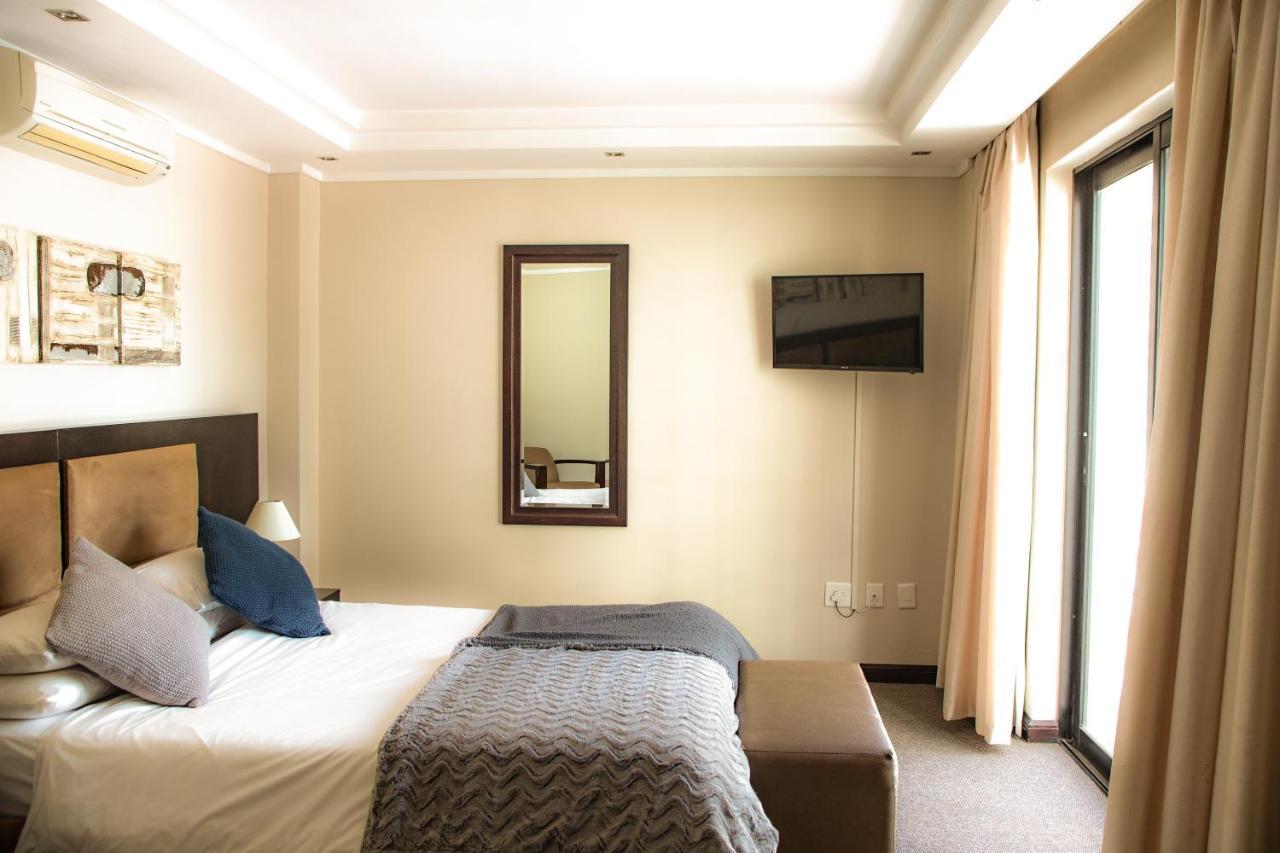 Urban Chic Boutique Hotel & Cafe Cape Town Exterior photo