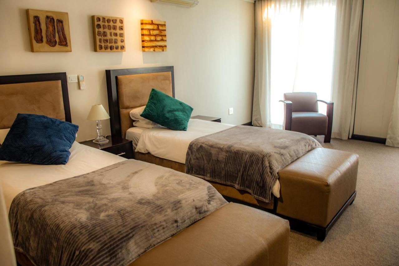 Urban Chic Boutique Hotel & Cafe Cape Town Exterior photo